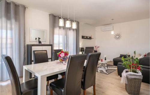 Skatari House | Amazing Home In Pula With Kitchen