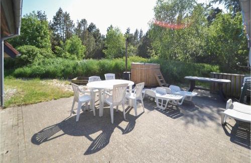 Sondervig House | Amazing Home In Ringkøbing With Kitchen