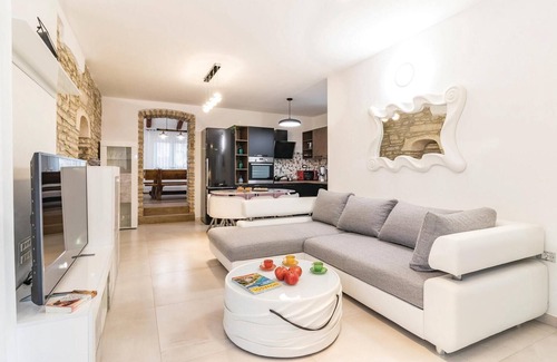 Sajini House | Amazing home in Sajini