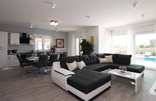 Sukosan House | Amazing home in Sukosan