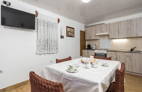 Susak House | Amazing home in Susak with kitchen