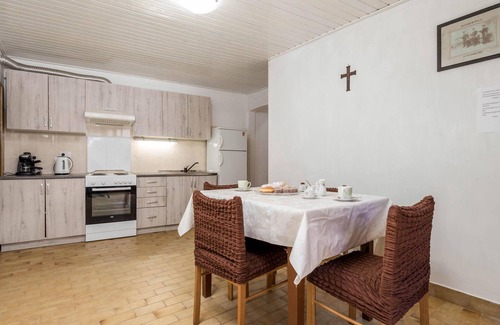 Susak House | Amazing home in Susak with kitchen