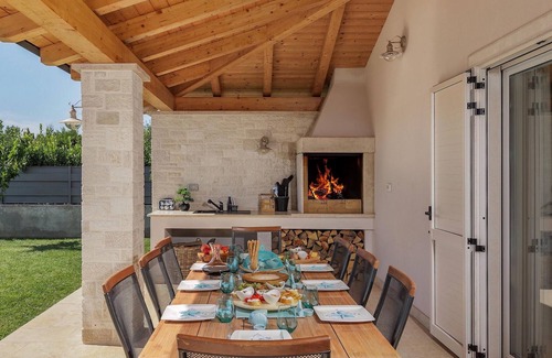 Tar-Vabriga House | Amazing home in Tar with sauna