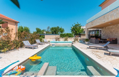 Turanj House | Amazing home in Turanj with sauna