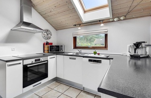 Marielyst House | Amazing home in Væggerløse with kitchen