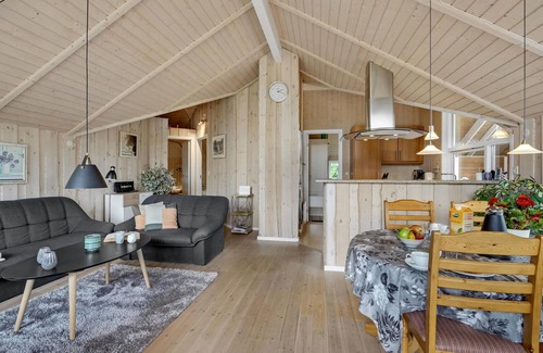 Marielyst House | Amazing home in Væggerløse with WiFi