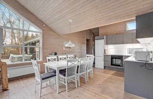 Bøtø By House | Amazing home in Væggerløse with sauna