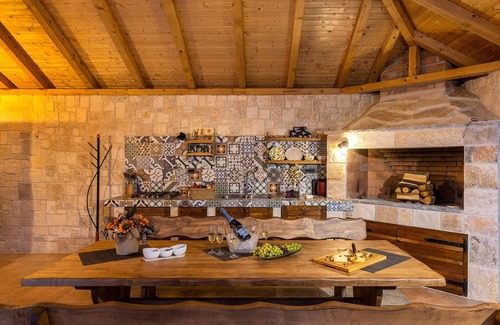 Zemunik Donji House | Amazing home in Zemunik Donji with WiFi