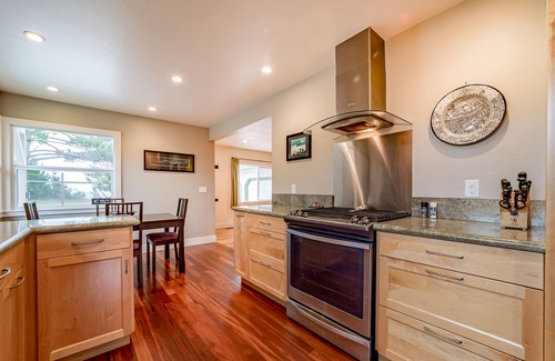 McKinleyville House | Amazing home with a spectacular panoramic ocean view, deck, BBQ and hot tub