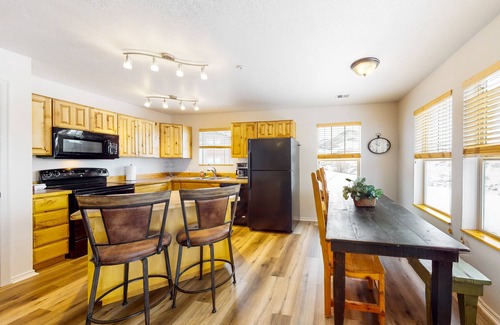 Park City Condo | Amazing lake view condo w/fireplace, balcony, shared pool & hot tub