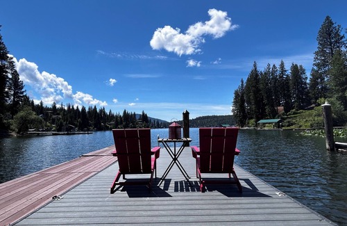 Hayden House | Amazing Lakefront Getaway-sleeps 18 guests, w/private dock, gameroom, spa & more