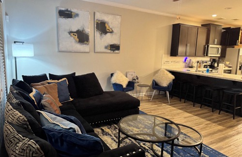Port Wentworth House | Amazing Lakefront Savannah Home 5 mins From Tanger Outlets & 20 mins to Downtown