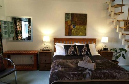 Tikitere Apartment | Amazing Lakeview Loft
