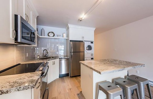 North Park City Condo | Amazing Location! Walk to ski lifts, stores, Main st, no parking or resort fees!