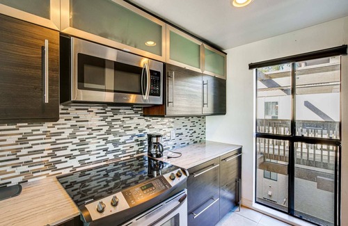 Marina Pacifica Condo | Amazing Marina Condominium in Long Beach, California drive to Disney & More!
