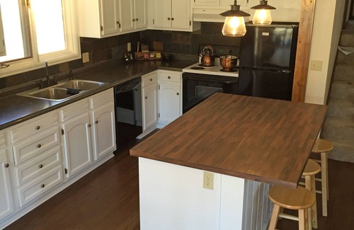 Carriage Hills House | Amazing Mountain Views, Tri-Level Home With A Large Deck, Close To Town. Hot Tub