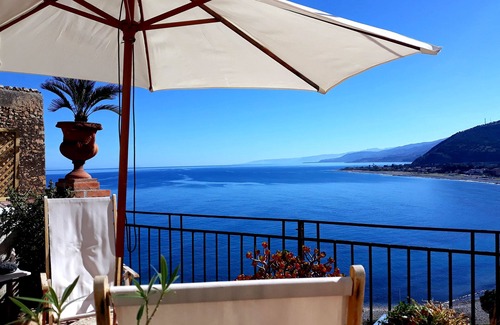 Castel Di Tusa House | Amazing panoramic terrace in Castel di Tusa - air conditioning & wi-fi