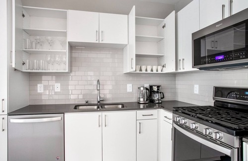Los Angeles Apartment | Amazing Playa Vista 2BR w/Pool, Gym & W/D, nr 405, by Blueground