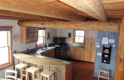 Victor House | Amazing Rental Nestled in the Wildness But Close to Town