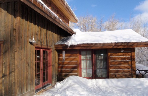 Victor House | Amazing Rental Nestled in the Wildness But Close to Town