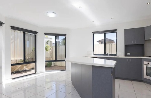 Doubleview House | Amazing spacious 4 bedroom,2 bathroom house perfect for event or family getaway.