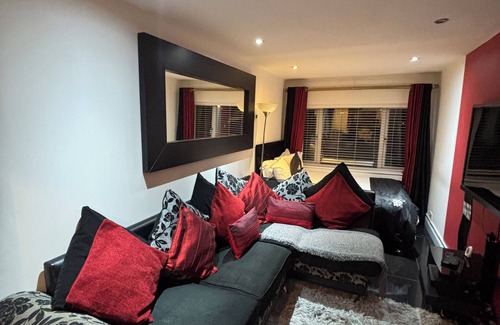 Stanford-le-Hope Apartment | Amazing studio room in a beautiful house