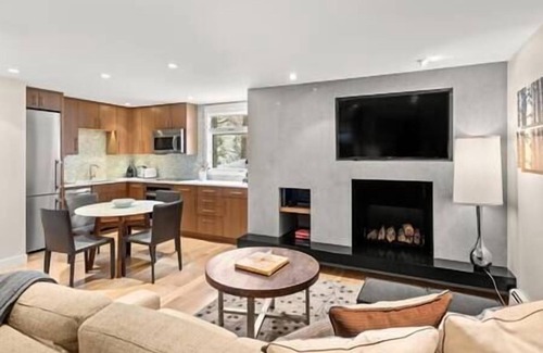 Aspen Apartment | Amazing Studio Right by Gondola, Hot Tub, Pool, Sauna!