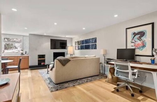 Aspen Apartment | Amazing Studio Right by Gondola, Hot Tub, Pool, Sauna!