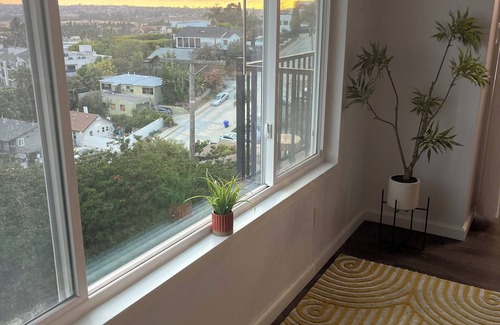 San Diego Condo | Amazing sunset views of the Bay, stylish 2BR in high-end Mission Hills