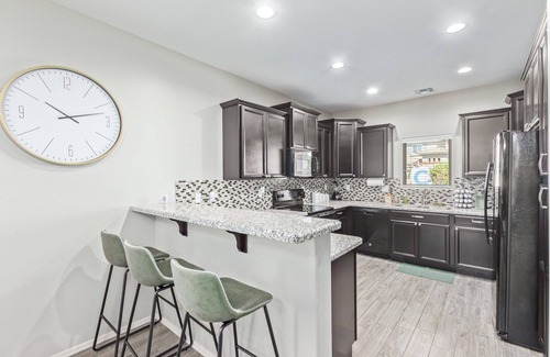 Surprise Farms House | Amazing Surprise Retreat W/Pool, Hot Tub, Ping Pong Table and much more!