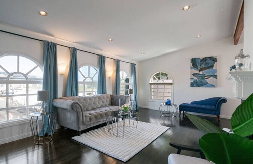 View Park-Windsor Hills House | Amazing views & large patio, central LA location