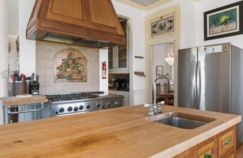 Long Beach House | AMAZING VIEW, 2 Homes, Hot Tubs, Steps to Beach, 8 Bedrooms, RecRoom (K&KGst)