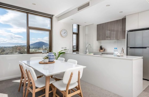 Barton Apartment | Amazing View In Large Apartment Barton ACT