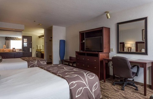 Idaho Falls Hotel | AMAZING VIEW! ONE COMFY UNIT! COMPLETE WITH SPA, POOL, HOT-TUB