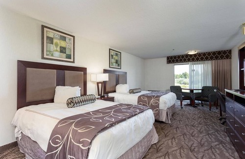 Idaho Falls Hotel | AMAZING VIEW! ONE COMFY UNIT! COMPLETE WITH SPA, POOL, HOT-TUB