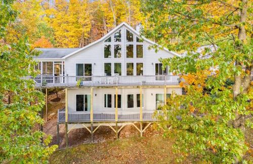 The Woods House | Amazing Views Fireplace Grill & Resort Access