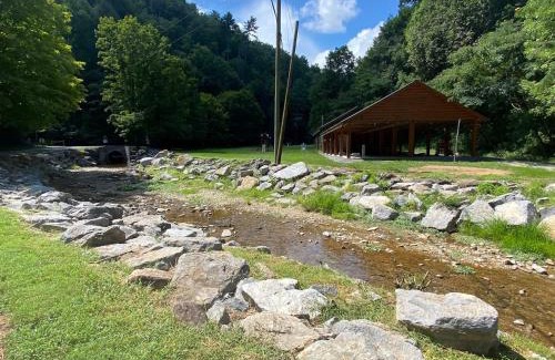 Gatlinburg - Pigeon Forge House | Amazing Views, Pickelball, Community Pool, Gated Resort