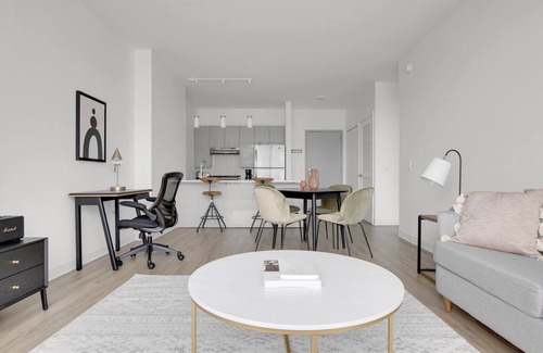 West Loop Apartment | Amazing West Loop 1BR w/Gym & Pool in heart of Greektown, by Blueground