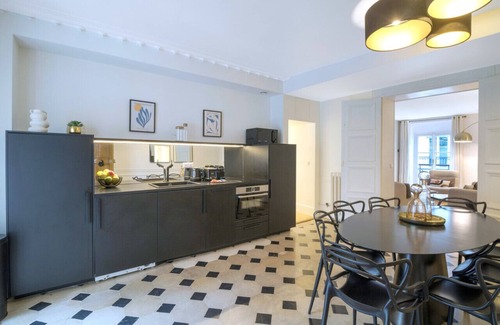 8th Arrondissement Apartment | AmazingApartment #GalleriesLafayette #Madeleine#AC