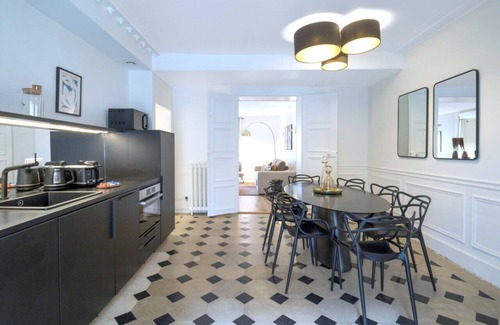 8th Arrondissement Apartment | AmazingApartment #GalleriesLafayette #Madeleine#AC