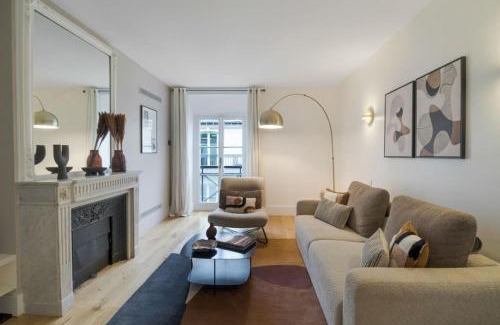 8th Arrondissement Apartment | AmazingApartment #GalleriesLafayette #Madeleine#AC