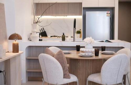 Burwood Apartment | 'Amber' 1 bedroom apt in Burwood with free parking