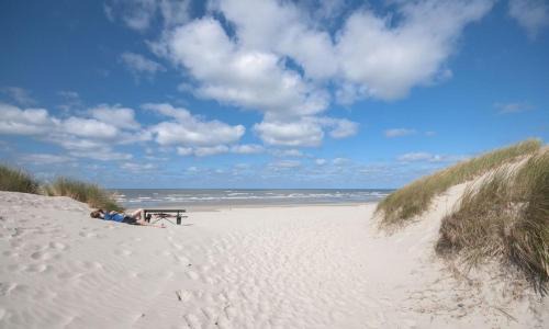 Nes House | AMELAND-Nes-Duinoord: Stacaravan (chalet) + fietsen direct aan zee!
