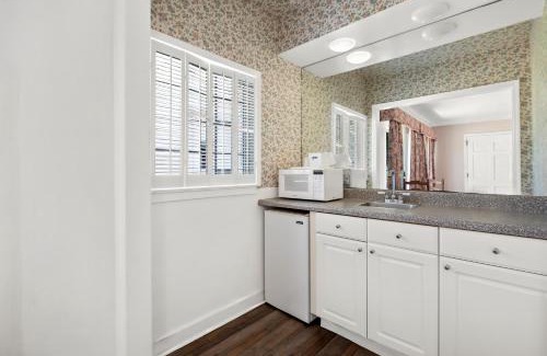 Clewiston Hotel | Americas Best Value Inn Historic Clewiston Inn