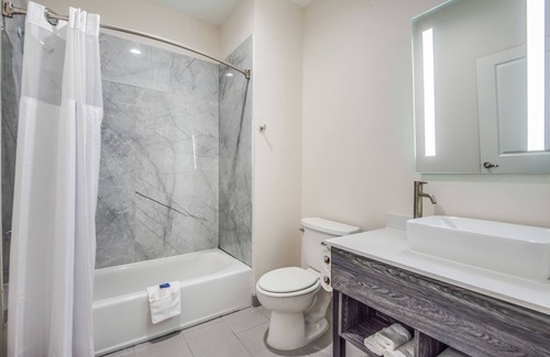 Barker Hotel | Americas Best Value Inn & Suites Houston at Hwy 6