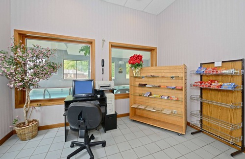 St Ignace Hotel | Americas Best Value Inn St. Ignace