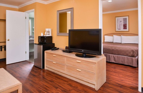 Clearlake Park Hotel | Americas Best Value Inn & Suites Clearlake Wine Country