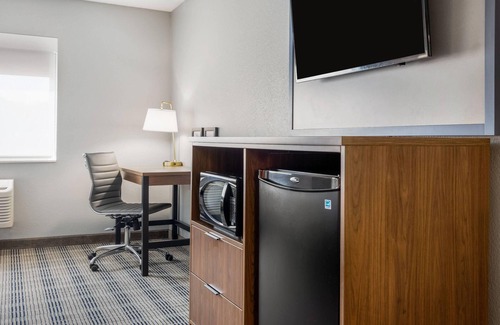 Mounds View Hotel | AmericInn by Wyndham Mounds View Minneapolis