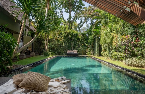 Batu Bolong Villa | Ametis Villas