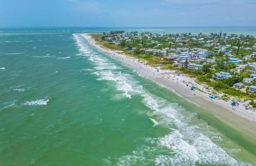 Anna Maria House | Ami-1 Block 2 Beach, Big Heated Salt Pool, Sleeps8